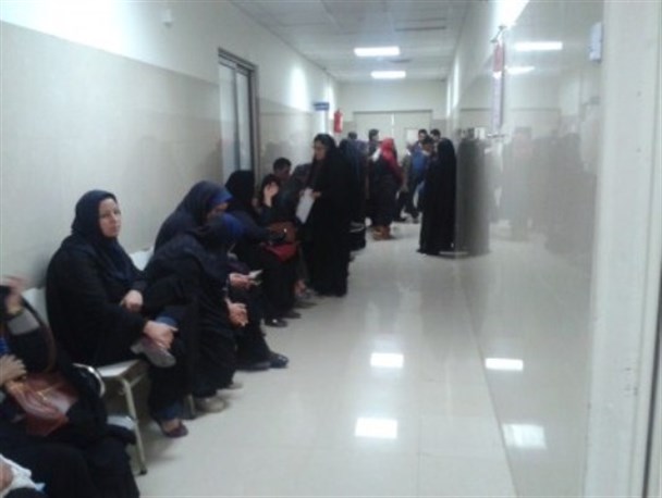 صف طولانی بیماران برای سونوگرافی در بیمارستان بوانات