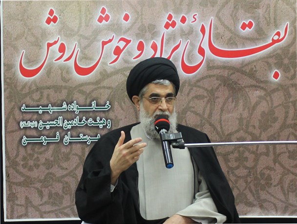 اگر نماز در جامعه حاکم باشد نباید شاهد حقوق های نجومی باشیم