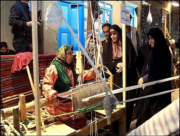 بازدید مولاوردی از نمایشگاه توانمندی‌های زنان روستایی