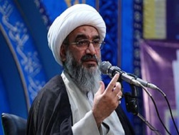 استکبار با تکنولوژی رسانه ای به دنبال مهندسی افکار عمومی است/ لزوم ایجاد بیداری و انقلاب رسانه ای