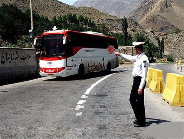 کشف ۹۰۰ میلیونی البسه قاچاق در بندرلنگه