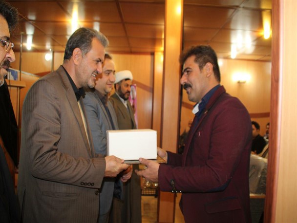35 هنرمند صنایع دستی ملایر تجلیل شدند