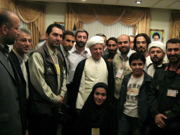 عکس یادگاری خبرنگاران همدانی با آیت الله هاشمی