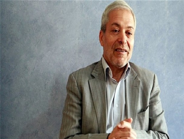 یکی از مشکلات بیکاری تعطیلی کارخانه‌ها است / افزایش بانوان دست‌فروش در مترو تهران