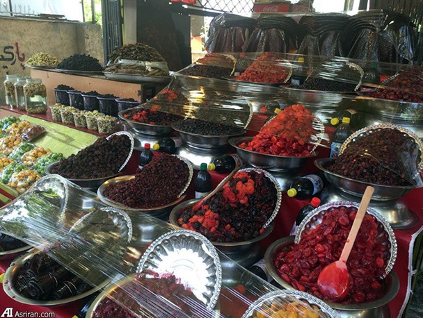 بیش از ۶ تن ترشک و لواشک فاسد در بروجرد معدوم شد
