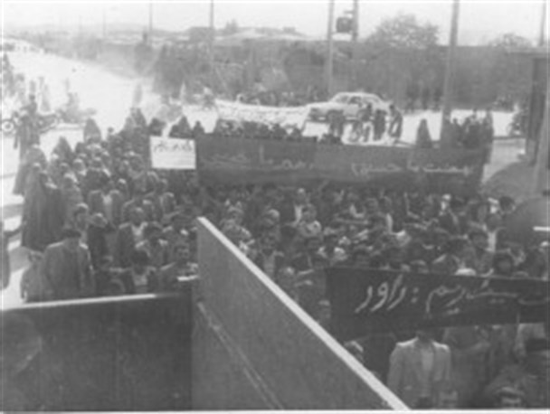 تظاهرات و راهپیمایی های مردم شهرستان راور در زمان انقلاب (سال ۵۷)+تصاویر