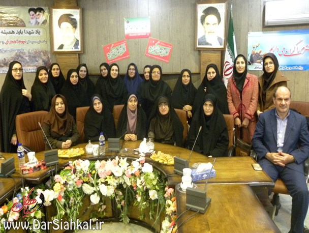 بانوان با رهبری امام خمینی(ره) گمشده خودشان را پیدا کردند+تصاویر