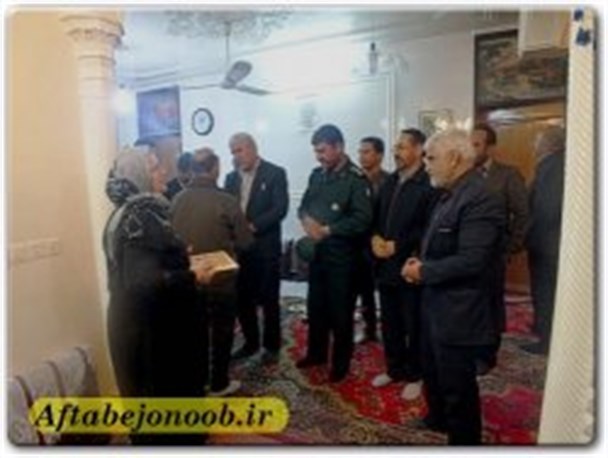 دیدار مسئولین گچساران با خانواده شهید مصطفی امیری+تصاویر