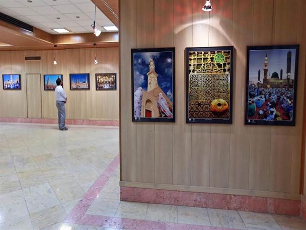 برگزاری نمایشگاه عکس «شمیم گل سرخ» در قم
