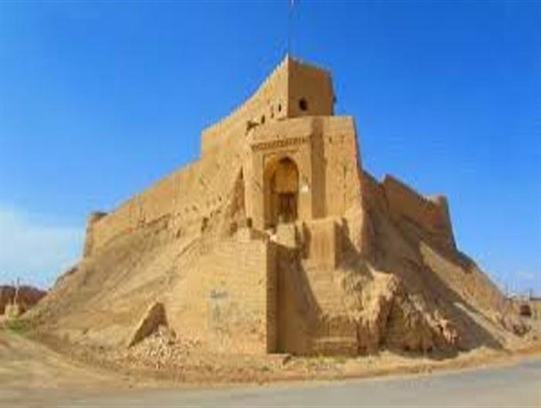 قلعه تاریخی مروست،در گیر و دار نبود اعتبار/ برخورد جدی با ساخت و سازهای غیر مجاز در بافت قدیم مروست
