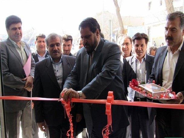 ساختمان جدید شعبه مرکزی بانک تجارت خمینی شهر افتتاح شد
