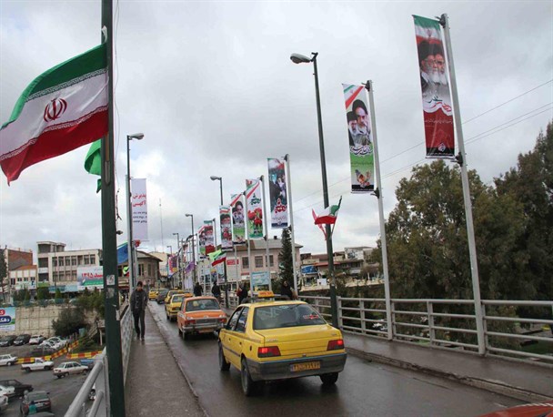 جمع‌آوری بیلبوردهای تبلیغاتی پل‌های 12 چشمه و معلق آمل با دستور قضایی +سند