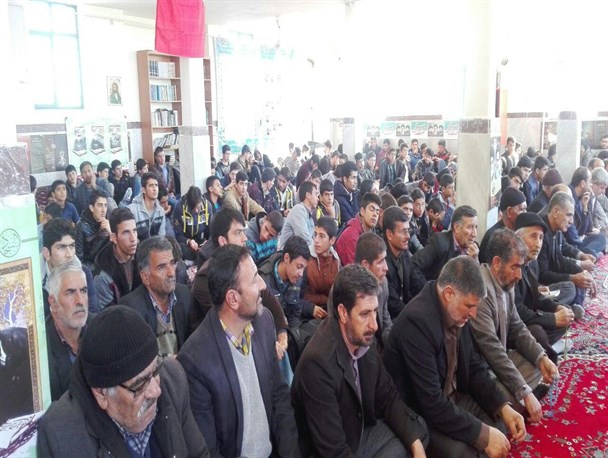 مراسم جشن انقلاب در روستای باوله سنقروکلیایی برگزار شد
