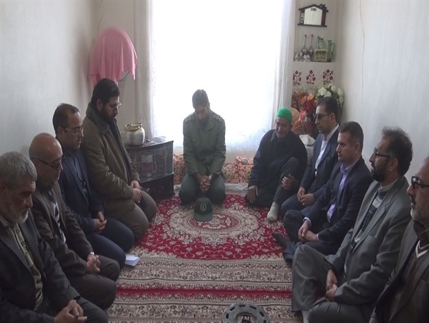 دیدار جمعی از مسئولین سربیشه با خانواده شهید سید غلامرضا شواکندی