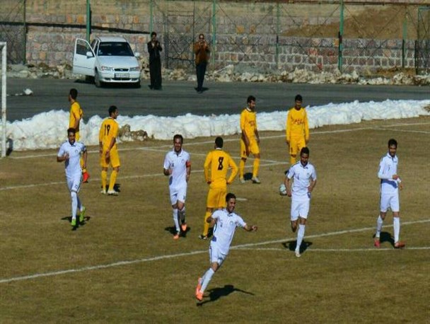 شهرداری کامیاران با 3 گل مقاومت تهران را شکست داد