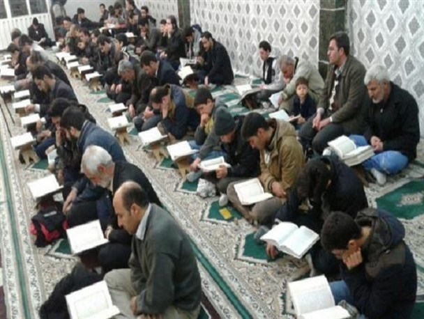 محفل انس با قرآن به مناسبت دهه فجر انقلاب اسلامی در صالح آباد + تصاویر