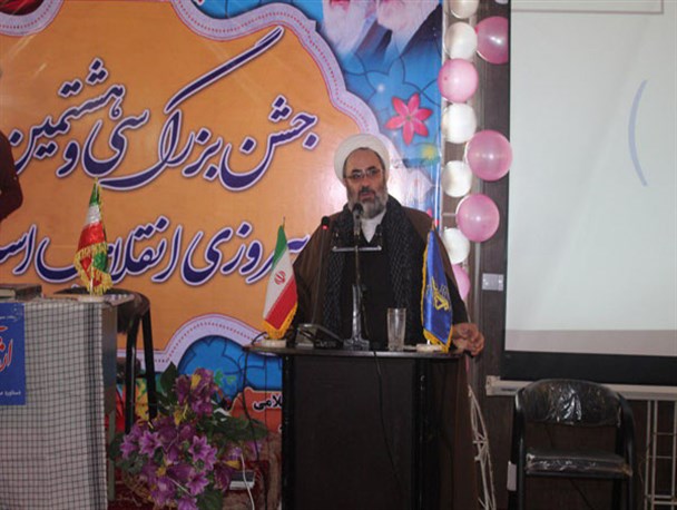 امام خمینی (ره) اسلام را در سطح جهان احیا کرد و به آن هویت بخشید