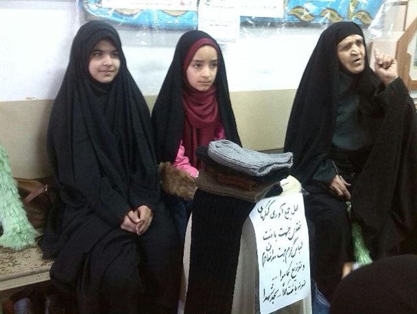 کمک بانوان گنابادی به رزمندگان جبهه مقاومت‌اسلامی در سوریه + تصاویر