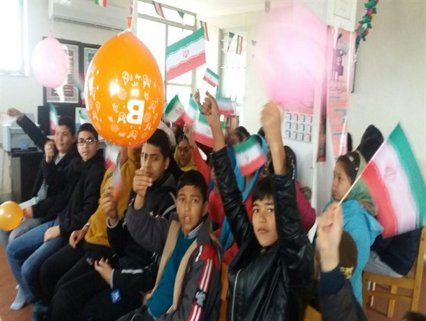 تصاویر/شادی کودکان خواجه نفسی در روزهای خوش پیروزی انقلاب