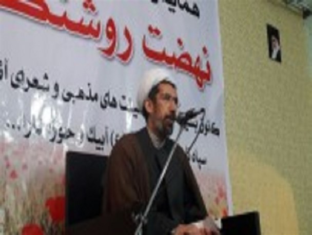وجود رهبری مانع انحراف انقلاب شده است