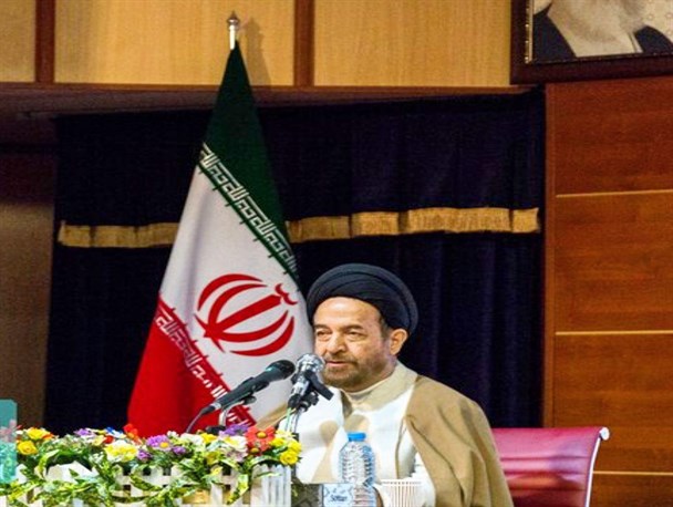 دشمن از طریق روحانی نماها و آقازاده ها در حال ضربه به نظام است/ در برجام مضحکه آمریکا شدیم