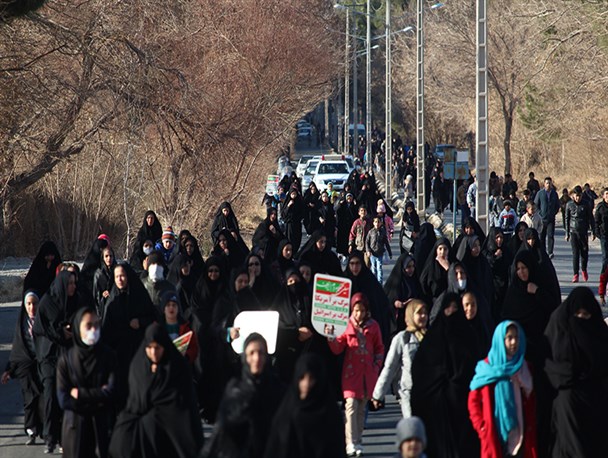 برگزاری همایش پیاده روی خانوادگی در خلیل آباد + تصاویر