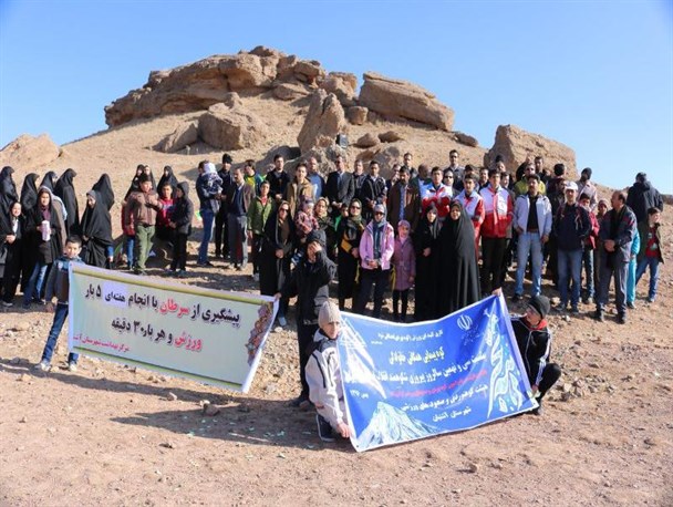 برگزاری همایش کوهپیمایی خانوادگی در آشتیان+تصاویر