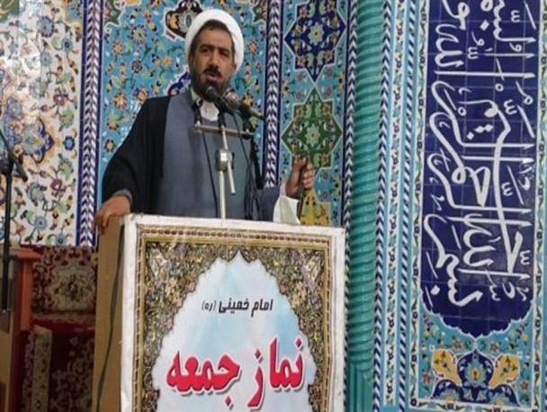 انتقاد امام جمعه سراوان از مسئولین کشور