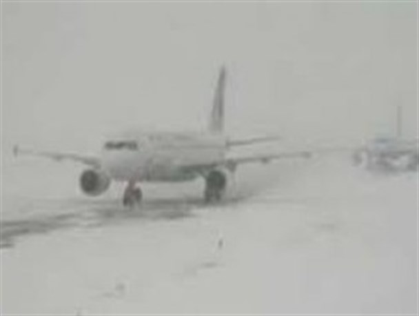 بارش شدید برف در مشهد باعث ابطال پرواز زاهدان به مشهد شد