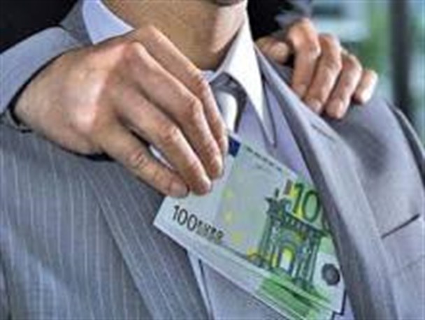سایه سنگین مفاسد اقتصادی بر توسعه /مفاسد اقتصادی که دل جوانان ایرانی را آشفته تر می کند