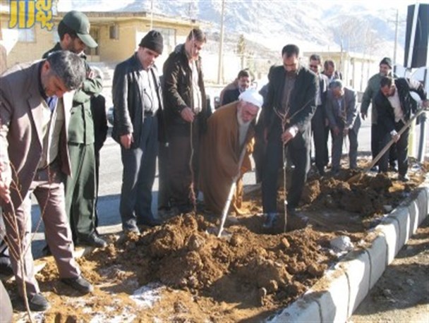 نهال کاری مسئولان فریدونشهری