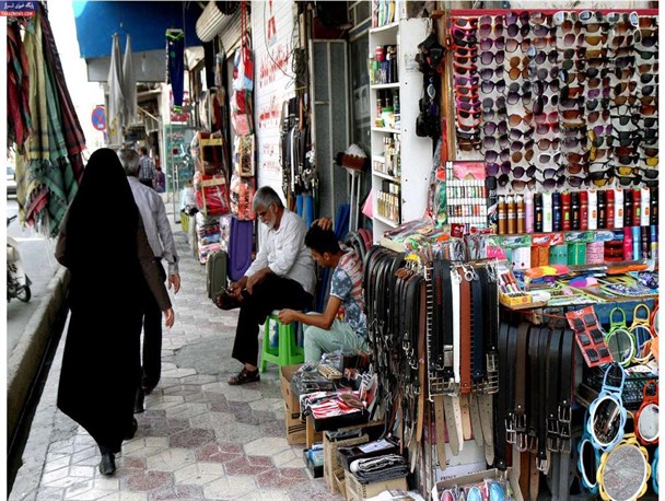 بیکارانی که آخر سال تغییر شغل می دهند/ نبض بازار کرج در دست دستفروشان!