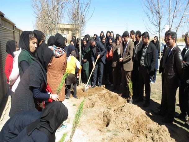 دانش آموزان به عنوان قشر جوان باید حفاظت از منابع طبیعی را به عهده بگیرند