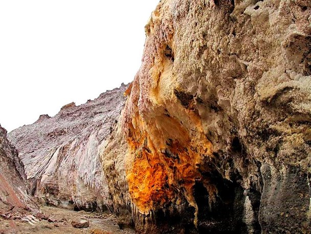 خرسین بکرترین غار نمکی در هرمزگان