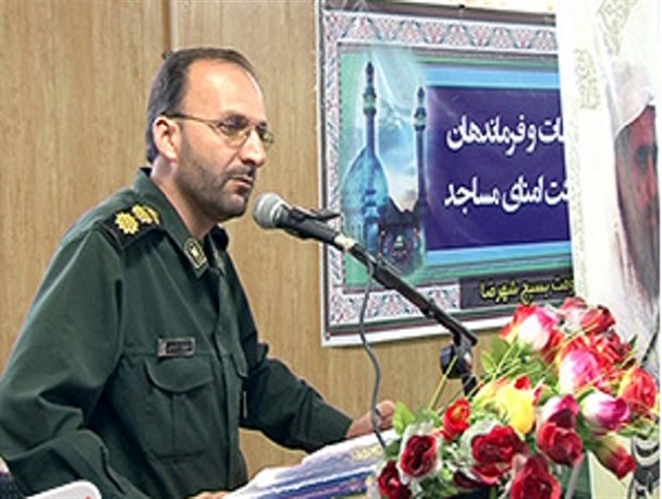 در جامعه اسلامی برای مسئولیت گرفتن نباید سرودست شکست و به میز و صندلی چسبید