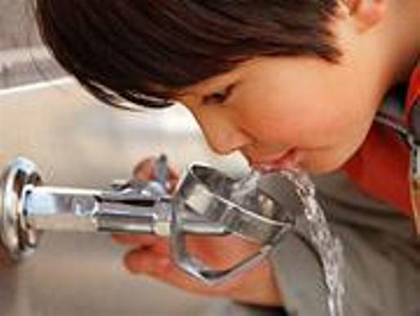بلعیدن چند قطره آب غیربهداشتی انواع عفونتهای گوارشی را ایجاد می کند/ لزوم توجه به نکات بهداشتی