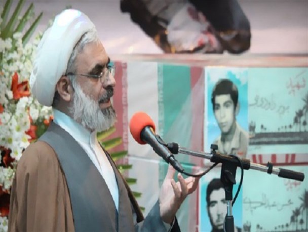 شهدا با فدا کردن جان خود اسلام و انقلاب را حفظ کردند/ وظیفه امروز ما پاسداری از خون شهداست