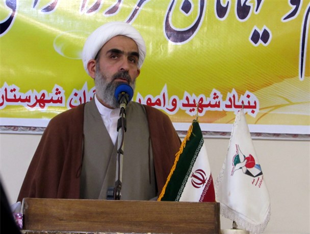 شهدا ریشه حیات جامعه اسلامی هستند/ انس با خانواده شهدا باعث شناخت شهدا می شود