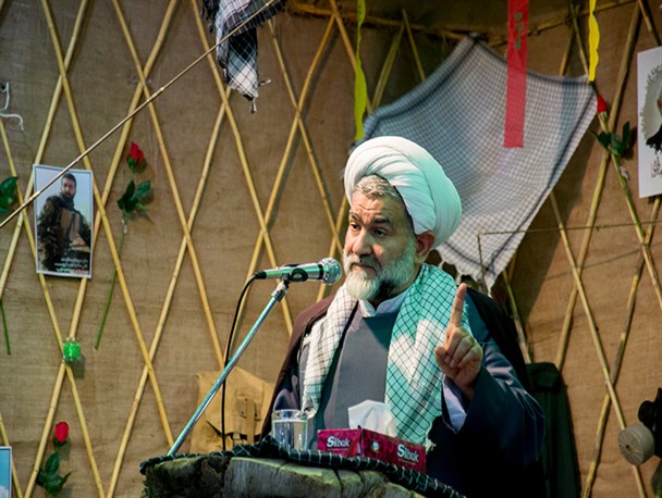 به عنوان یک نماینده مجلس موضوع توهین به مقدسات مردم را پیگیری میکنم