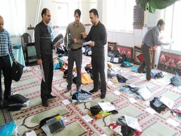 بیش از ۲۵۰۰ دست لباس بین دانش آموزان بی بضاعت در سنقر توزیع شد