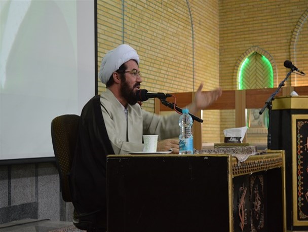سقوط زن، جامعه را دچار فروپاشی می‌کند