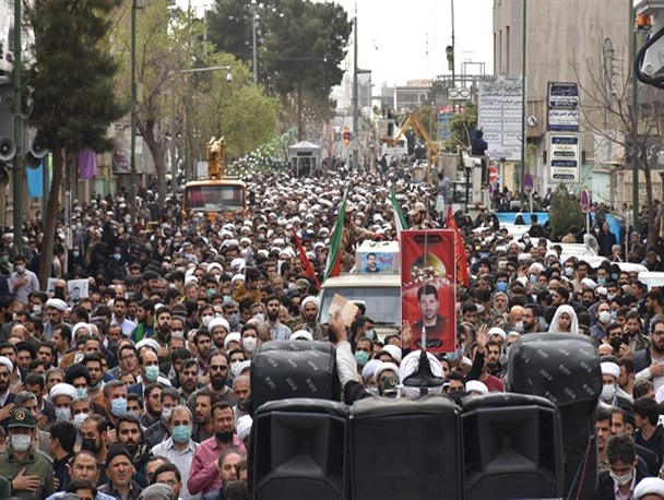 تشییع پیکر شهید مدافع حرم احسان کربلایی پور