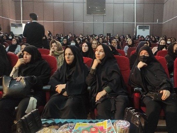 نگاه ابزاری غرب به زن، اوج تحقیر است+عکس