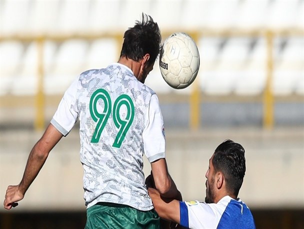 لیگ برتر فوتبال| انجماد در اراک/ تساوی یخ در بازی عقب افتاده