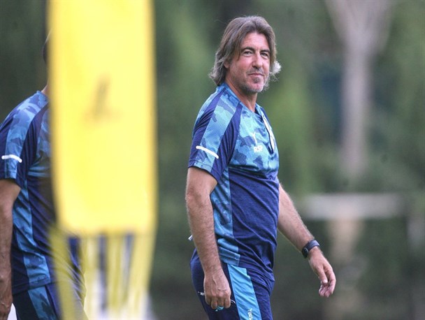 ساپینتو: لایق پیروزی بودیم ولی بازی را باختیم/ هنوز به قهرمانی با استقلال امید دارم