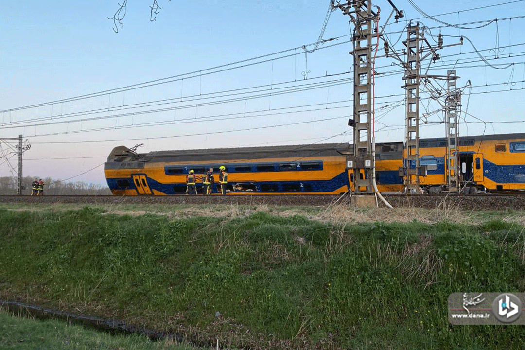 برخورد قطار مسافربری با قطار باری در هلند