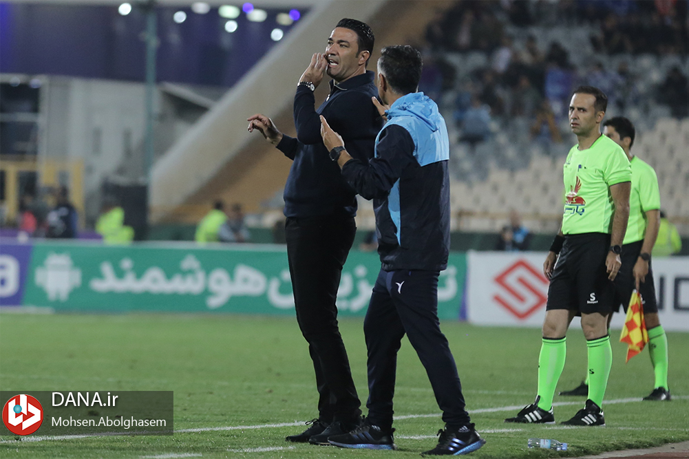 دیدار تیم های فوتبال استقلال تهران و تراکتور تبریز