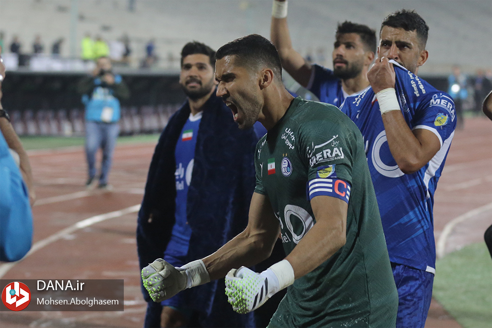 دیدار تیم های فوتبال استقلال تهران و تراکتور تبریز