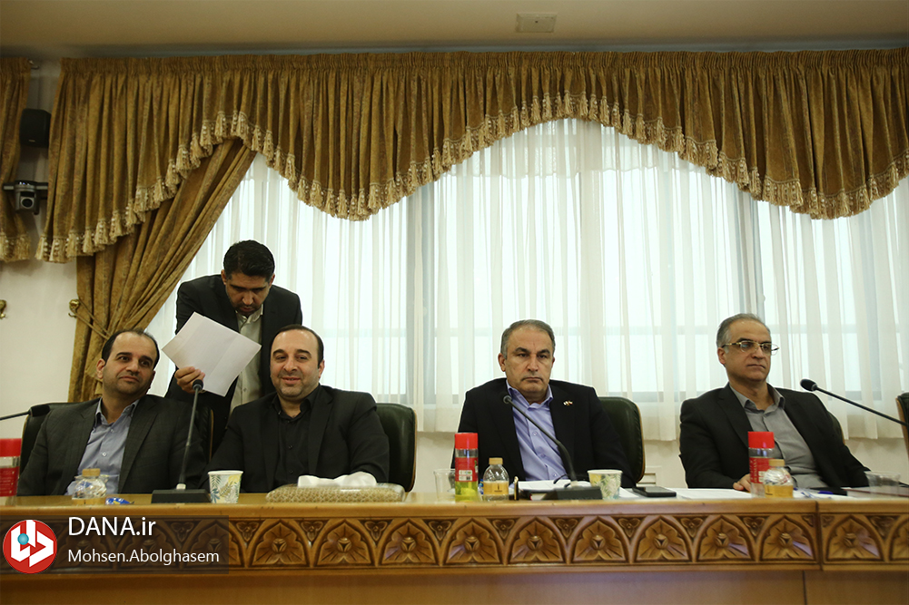 جلسه بررسی فرصت های سرمایه گذاری و توسعه اقتصادی استان گلستان