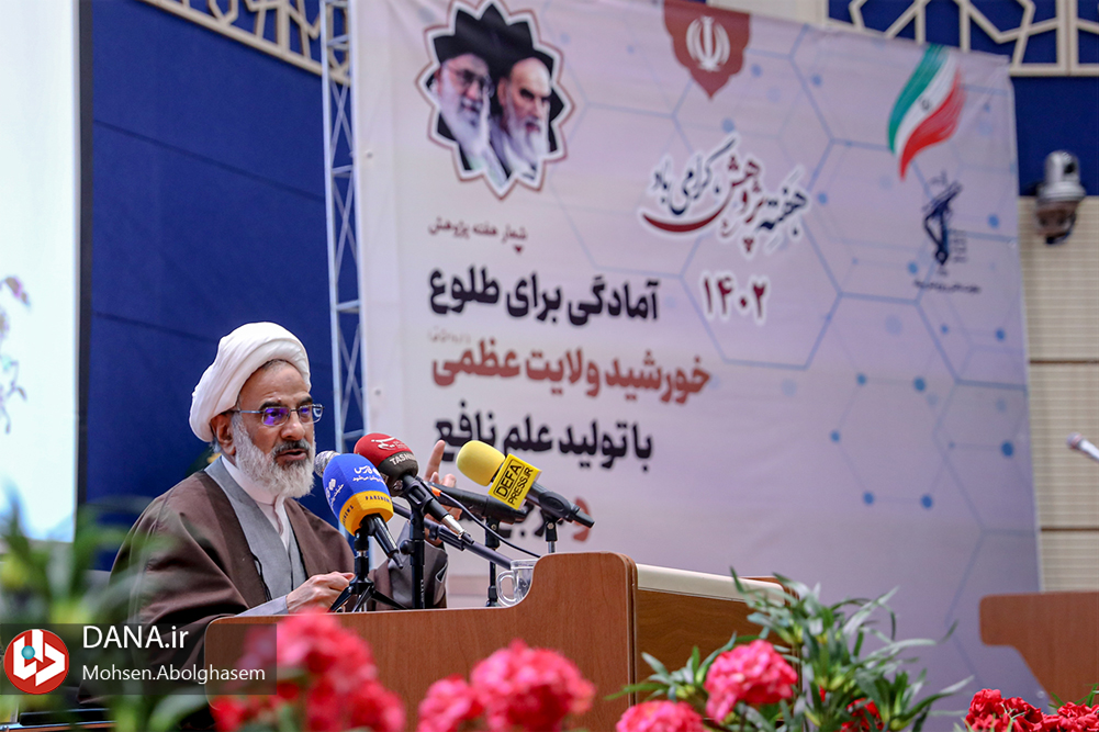 تجلیل از برگزیدگان جشنواره دانش و پژوهش سپاه